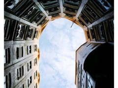 小米高管王化微博晒图“坐井观天”