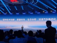 华为数字能源总裁侯金龙：下一个重点场景是重卡电动化！中国燃油重卡存量900万辆，每年燃油费用近2.4万亿