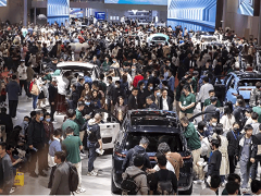 燃油车，今天“死守”上海车展！吉利、长城、奇瑞三家燃油车仍是销量大头，全球竞争格局下，燃油车并非鸡肋